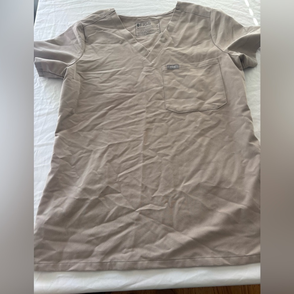 Figs Women's Limited Edition Catarina
One-Pocket Scrub Top in Boulder